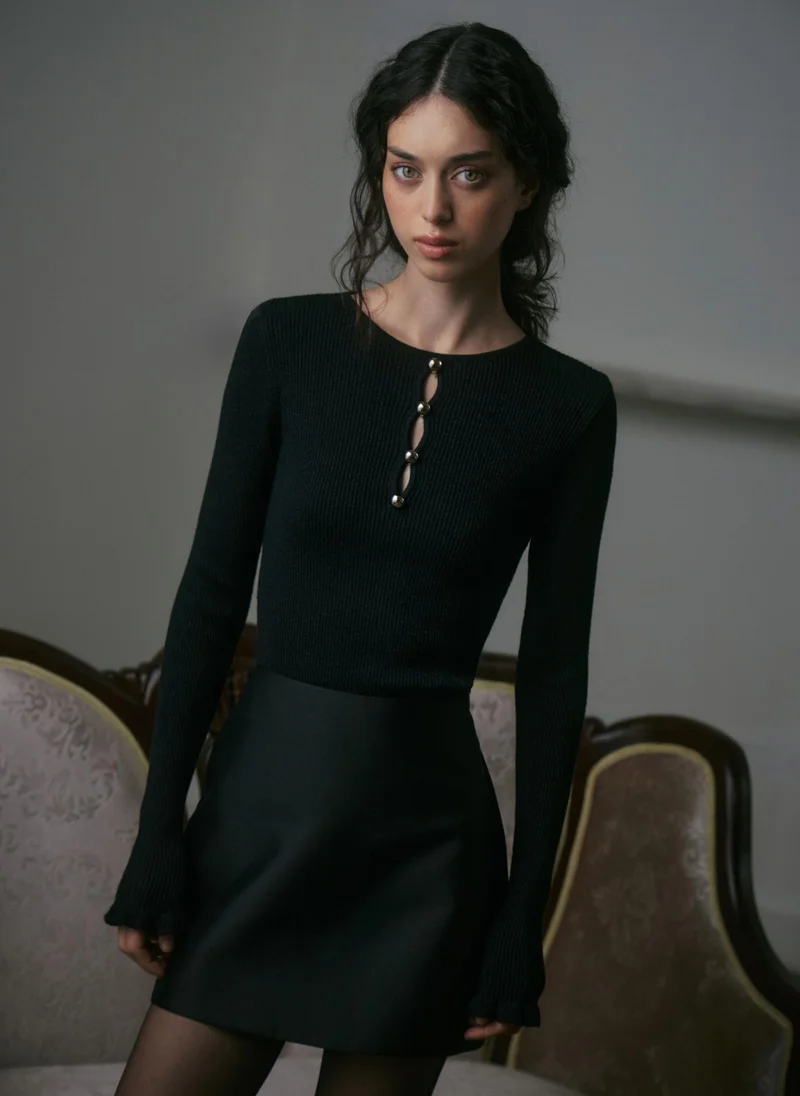 ليتشي سترة من خيوط معدنية مزخرفة باللون الفضي